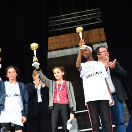 Un plateau élite relevé sur le 10km couru en moins de 29mn, de nombreux coureurs et marcheurs amateurs sur le 10, le 5 et le Run'N'Bike, et la relève déjà assurée avec les courses des jeunes l'après-midi!