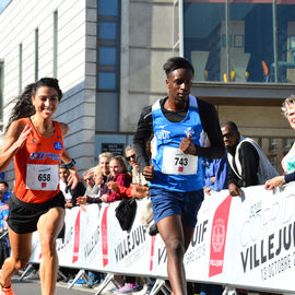 Un plateau élite relevé sur le 10km couru en moins de 29mn, de nombreux coureurs et marcheurs amateurs sur le 10, le 5 et le Run'N'Bike, et la relève déjà assurée avec les courses des jeunes l'après-midi!