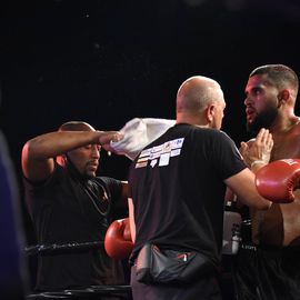 Revivez en images cette 3e édition du prestigieux gala de boxe, du ring aux coulisses.