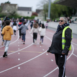 4000 élèves étaient réuni·e·s au stade Louis Dolly. Un véritable évènement avec cérémonie d’ouverture en musique, présentation des délégations, dépôt de la flamme réalisée par chaque classe... Les élèves se sont ensuite lancé·e·s sur la piste du stade pour en réaliser le plus de tours possible ! [photos Sylvie Grima]