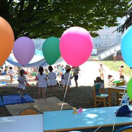 Près de 250 enfants des accueils de loisirs ont profité des jardins et jeux d'eau au stade nautique Youri-Gagarine. Plusieurs ateliers étaient proposés sous le thème de la "kermesse féérique".