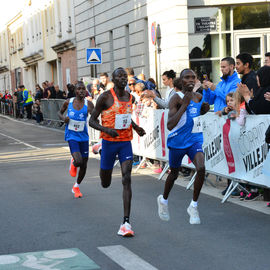 Un plateau élite relevé sur le 10km couru en moins de 29mn, de nombreux coureurs et marcheurs amateurs sur le 10, le 5 et le Run'N'Bike, et la relève déjà assurée avec les courses des jeunes l'après-midi!