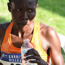 Une grande fête du sport avec près de 1500 coureur·se·s sur les 5/10km, courses jeunes et familles.Les vainqueurs des 10km ont battu le record de l'épreuve, avec la 8e meilleure performance mondiale chez les femmes!1700 euros ont été reversés à l’association Une maison au cœur de la vie, qui vient en aide aux familles dont les enfants sont hospitalisés à l’Institut Gustave-Roussy. Un grand merci aux 150 bénévoles, aux associations villejuifoises, et à tous les services de la ville.[Photos ©Anja Simonet / ©Raphaël Garnier]