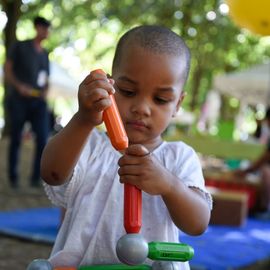 Le 1er village Villejuif respire 2022 s'est installé dans le parc des Hautes-Bruyères et dans la cité du Vercors, avec son lot d'animations et la fête du 13 juillet![Photos Lucile Cubin / Direction de la Communication]