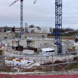 Des milliers de curieux se sont retrouvés autour du puits de la future gare pour découvrir les tunneliers et profiter des animations: ateliers, mise en lumière, spectacle pyrotechnique, live électro et gigot-bitume.