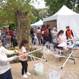 Vous étiez plusieurs milliers à parcourir les différents espaces thématiques du Forum de Rentrée, pour profiter des démonstrations et animations gratuites, et pour aller à la rencontre des 130 associations et clubs sportifs et des 20 services municipaux présents pour vous présenter leurs activités, On espère que chacun a pu trouver son bonheur pour s'épanouir cette année !