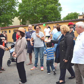 Immeubles et quartiers en fête à Villejuif avec près d’une quarantaine de manifestations dans la Ville. Un vrai succès populaire auquel les élus de la ville ont participé en allant rencontrer les habitants jusque tard dans la nuit.