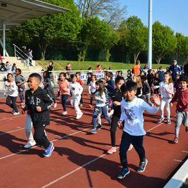 Toute la journée du 19 avril, le stade Louis Dolly a résonné des foulées et des cris d'encouragement des élèves d'élémentaire de Villejuif venus participer à la traditionnelle Course d'Endurance scolaire.