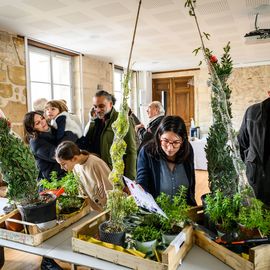 Le jury a remis ce samedi 19 novembre les prix aux meilleur·e·s jardinier·ère·s de Villejuif pour leur contribution au fleurissement de la ville.Le palmarès 2022 : https://www.villejuif.fr/30-2171/fiche/concours-des-meilleurs-jardiniers-les-laureats-2022.htm