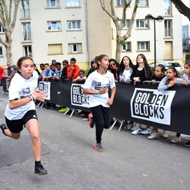 Samedi 22 juin, les Golden Blocks débarquaient à Villejuif avec 3 challenges d'athlétisme pour les jeunes de 8 à 16 ans: Sprint en duel / High Jump / Mile. Le tout entrecoupé d'animations Breakdance / BMX / Hip-Hop / DJ / Double Dutch...