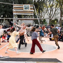 2 journées de fête, en centre-ville et au pied de la tour du 44 Jean Mermoz, organisées par le Théâtre Romain Rolland et la Ville.Un moment de féérie qui s'est aussi cette année installé en cœur de quartier pour permettre à tous d’admirer les prouesses des acrobates ![Photos Lucile Cubin]