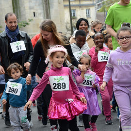 30e édition de la Corrida de Villejuif avec 2 courses adultes et 5 courses enfants.L'intégralité des photos des courses adultes sur https://t.co/T5aKXuC3KB