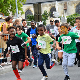 Un plateau élite relevé sur le 10km couru en moins de 29mn, de nombreux coureurs et marcheurs amateurs sur le 10, le 5 et le Run'N'Bike, et la relève déjà assurée avec les courses des jeunes l'après-midi!