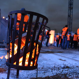 Des milliers de curieux se sont retrouvés autour du puits de la future gare pour découvrir les tunneliers et profiter des animations: ateliers, mise en lumière, spectacle pyrotechnique, live électro et gigot-bitume.