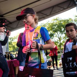 Une grande fête du sport avec près de 1500 coureur·se·s sur les 5/10km, courses jeunes et familles.Les vainqueurs des 10km ont battu le record de l'épreuve, avec la 8e meilleure performance mondiale chez les femmes!1700 euros ont été reversés à l’association Une maison au cœur de la vie, qui vient en aide aux familles dont les enfants sont hospitalisés à l’Institut Gustave-Roussy. Un grand merci aux 150 bénévoles, aux associations villejuifoises, et à tous les services de la ville.[Photos ©Anja Simonet / ©Raphaël Garnier]