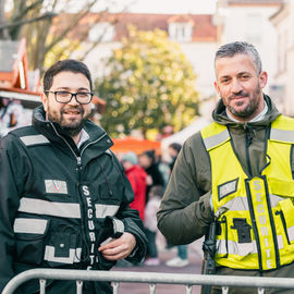 Retour en images sur le Marché de Noël en centre-ville samedi et dimanche, avec ses nombreuses animations organisées par la Ville et l'association Les commerçants de Villejuif: fanfares, Père Noël, cracheurs de feu, spectacle lumineux...[photos Xiwen Wang / Direction de la communication]