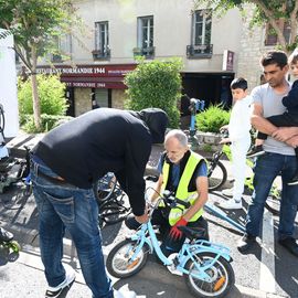 A pied, à vélo, en trottinette, en roller ou en poussette... ce dimanche 18 septembre, la Journée sans voiture a permis aux Villejuifois et Villejuifoises de tous âges de profiter des rues du centre-ville en toute sécurité et sérénité.[Photos Anja Simonet]