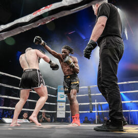 Déjà la 6e édition du Villejuif Boxing Show. Une soirée de qualité cette année encore avec des combats de haut niveau national et international en boxe anglaise et boxe pieds-poings. [photos Sylvie Grima / Lucile Cubin]