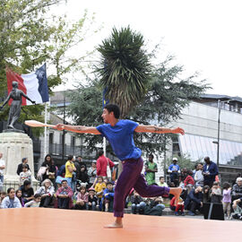 De beaux moments de partage, de frissons, de rires... cette année encore, grâce à la belle programmation des Journées des Arts de rue, dans le quartier Mermoz et en centre-ville. [photos Xiwen Wang / Lucile Cubin]