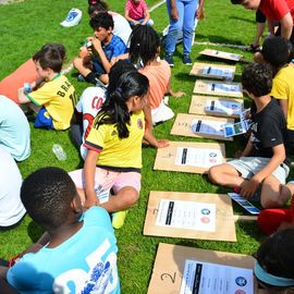 Depuis le début de l'année, 900 élèves de CE2 ont pu bénéficier de 6 à 8 séances d'initiation au rugby à l'école, organisées par la Ville et le Rugby Club du Val-de-Bièvre, en partenariat avec l'Education Nationale.