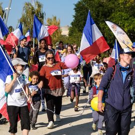 Une grande fête du sport avec près de 1500 coureur·se·s sur les 5/10km, courses jeunes et familles.Les vainqueurs des 10km ont battu le record de l'épreuve, avec la 8e meilleure performance mondiale chez les femmes!1700 euros ont été reversés à l’association Une maison au cœur de la vie, qui vient en aide aux familles dont les enfants sont hospitalisés à l’Institut Gustave-Roussy. Un grand merci aux 150 bénévoles, aux associations villejuifoises, et à tous les services de la ville.[Photos ©Anja Simonet / ©Raphaël Garnier]