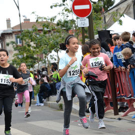 30e édition de la Corrida de Villejuif avec 2 courses adultes et 5 courses enfants.L'intégralité des photos des courses adultes sur https://t.co/T5aKXuC3KB