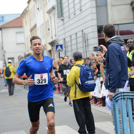 30e édition de la Corrida de Villejuif avec 2 courses adultes et 5 courses enfants.L'intégralité des photos des courses adultes sur https://t.co/T5aKXuC3KB