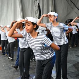 Des centaines de spectateurs massés devant la scène pour chanter avec Lisandro Cuxi, François Feldman etJoniece Jamison, danser avec le Staries Show ou applaudir le travail des musiciens et danseurs la MPT Gérard-Philipe et des Conservatoires.