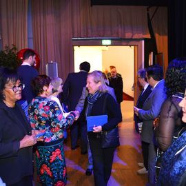 Danse ou spectacle, mais toujours autour d'un repas festif, 2 façons de se retrouver et commencer l'année dans la joie et la convivialité.