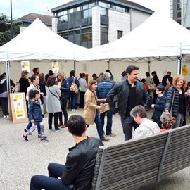 La littérature jeunesse à l'honneur avec au programme des dédicaces, des ateliers (pop-up, illustration, récit), des jeux et la remise des prix Lire et Elire décernés par 1000 élèves de Villejuif.