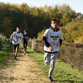 Dimanche 13 novembre, l'ASFI Villejuif Athlétisme organisait son 1er cross à destination des jeunes, au Parc Départemental des Hautes Bruyères. Pour cet évènement sportif, 17 clubs ont fait le déplacement avec plus de 500 athlètes âgé·e·s de 6 à 14 ans (catégorie Eveils à Minimes) ! [Photos Lucile Cubin]