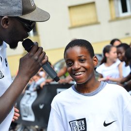 Samedi 22 juin, les Golden Blocks débarquaient à Villejuif avec 3 challenges d'athlétisme pour les jeunes de 8 à 16 ans: Sprint en duel / High Jump / Mile. Le tout entrecoupé d'animations Breakdance / BMX / Hip-Hop / DJ / Double Dutch...