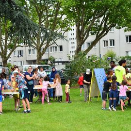 Samedi 22 juin, la jeunesse de Villejuif s'est réuni au 44 rue Jean-Mermoz autour d'un barbecue, concert, DJ, et animations pour une grande fête!