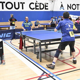 Les 20 et 21 avril, Villejuif accueillait pour la 1ère fois à la halle Collette Besson le Championnat de France de tennis de table FSGT. Cet évènement national a enregistré son record de participation, avec 66 équipes et 218 joueurs. [photos Lucile Cubin]