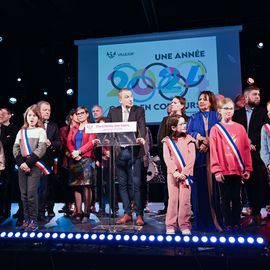 Samedi 20 janvier, toute la population de Villejuif était invitée à débuter l'année dans la convivialité autour d'un buffet, d'un moment musical et de la mise à l'honneur du monde sportif.[photos Lucile Cubin]