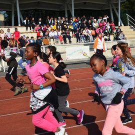 Toute la journée du 19 avril, le stade Louis Dolly a résonné des foulées et des cris d'encouragement des élèves d'élémentaire de Villejuif venus participer à la traditionnelle Course d'Endurance scolaire.