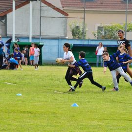 Depuis le début de l'année, 900 élèves de CE2 ont pu bénéficier de 6 à 8 séances d'initiation au rugby à l'école, organisées par la Ville et le Rugby Club du Val-de-Bièvre, en partenariat avec l'Education Nationale.