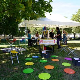 Le 1er village Villejuif respire 2022 s'est installé dans le parc des Hautes-Bruyères et dans la cité du Vercors, avec son lot d'animations et la fête du 13 juillet![Photos Lucile Cubin / Direction de la Communication]