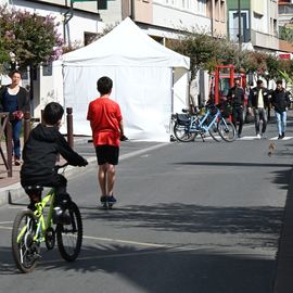 A pied, à vélo, en trottinette, en roller ou en poussette... ce dimanche 18 septembre, la Journée sans voiture a permis aux Villejuifois et Villejuifoises de tous âges de profiter des rues du centre-ville en toute sécurité et sérénité.[Photos Anja Simonet]