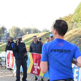 Une grande fête du sport avec près de 1500 coureur·se·s sur les 5/10km, courses jeunes et familles.Les vainqueurs des 10km ont battu le record de l'épreuve, avec la 8e meilleure performance mondiale chez les femmes!1700 euros ont été reversés à l’association Une maison au cœur de la vie, qui vient en aide aux familles dont les enfants sont hospitalisés à l’Institut Gustave-Roussy. Un grand merci aux 150 bénévoles, aux associations villejuifoises, et à tous les services de la ville.[Photos ©Anja Simonet / ©Raphaël Garnier]