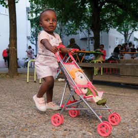 Proposées par les habitants dans le cadre de Villejuif respire, les fêtes de quartier Hautes-Bruyères et Lebon-Lamartine, samedi 27 août, ont permis aux habitants de prolonger les vacances d'été ou de se retrouver pour celles et ceux qui revenaient de congés.[Photos Sylvie Grima]