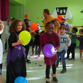 Petits monstres, savants fous, sorcières ou artistes en herbe s'en sont donnés à coeur joie pendant ces vacances d'automne. Entre ateliers, spectacles, bal, pas le temps s'ennuyer...