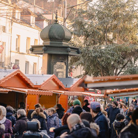 Retour en images sur le Marché de Noël en centre-ville samedi et dimanche, avec ses nombreuses animations organisées par la Ville et l'association Les commerçants de Villejuif: fanfares, Père Noël, cracheurs de feu, spectacle lumineux...[photos Xiwen Wang / Direction de la communication]