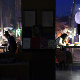 Dans le cadre de la Nuit de la Lecture, la Médiathèque Elsa-Triolet et les PULP, autour du thème de la lune et du ciel étoilé, proposaient de nombreuses surprises: contes, ciné-concert, calligraphie, Réalité virtuelle...