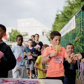 Malgré la pluie, les élèves ont enchainé les tours de piste au stade Louis Dolly lors de la traditionnelle course d'endurance.[Photo Alex Bonnemaison]