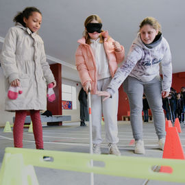 Retour en images sur la Semaine du handicap, du 4 au 8 décembre 2023, avec des ateliers de sensibilisation (langue des signes, basket, fauteuil, handicap visuel...), des jeux avec la Ludomobile à l'ESAT Les Ateliers de l'ETAI, l'exposition des tableaux réalisés à la MAS des Hautes-Bruyères et la table ronde Emploi et Handicap.[photos Lucile Cubin / Anja Simonet / Xiwen Wang]