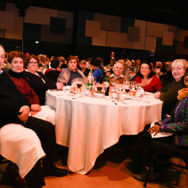 Cette année, le banquet des Seniors était de retour aux Esselières.Un rendez-vous convivial très attendu pour débuter l'année, et qui n'avait pas eu lieu depuis la crise sanitaire, remplacé par un banquet en plein air en juin.[Photos Lucie Cubin / Alex Bonnemaison]