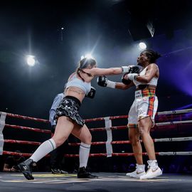 Une 4e édition du VBS qui met à l'honneur les femmes avec 3 combats féminin en boxe anglaise et pieds-poings.[Photos Lucile Cubin - Alex Bonnemaison - Sylvie Grima - Direction de la Communication]