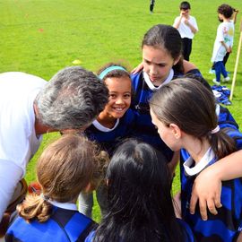 Depuis le début de l'année, 900 élèves de CE2 ont pu bénéficier de 6 à 8 séances d'initiation au rugby à l'école, organisées par la Ville et le Rugby Club du Val-de-Bièvre, en partenariat avec l'Education Nationale.