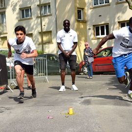 Samedi 22 juin, les Golden Blocks débarquaient à Villejuif avec 3 challenges d'athlétisme pour les jeunes de 8 à 16 ans: Sprint en duel / High Jump / Mile. Le tout entrecoupé d'animations Breakdance / BMX / Hip-Hop / DJ / Double Dutch...